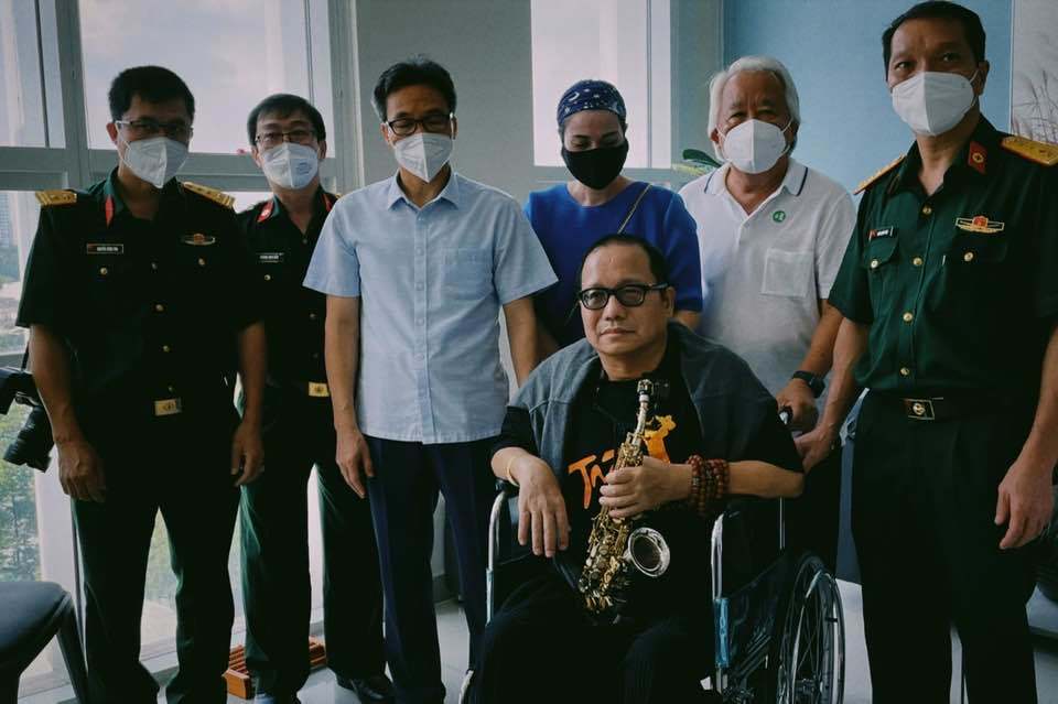 Trần Mạnh Tuấn chơi saxophone chào Phó Thủ tướng Vũ Đức Đam