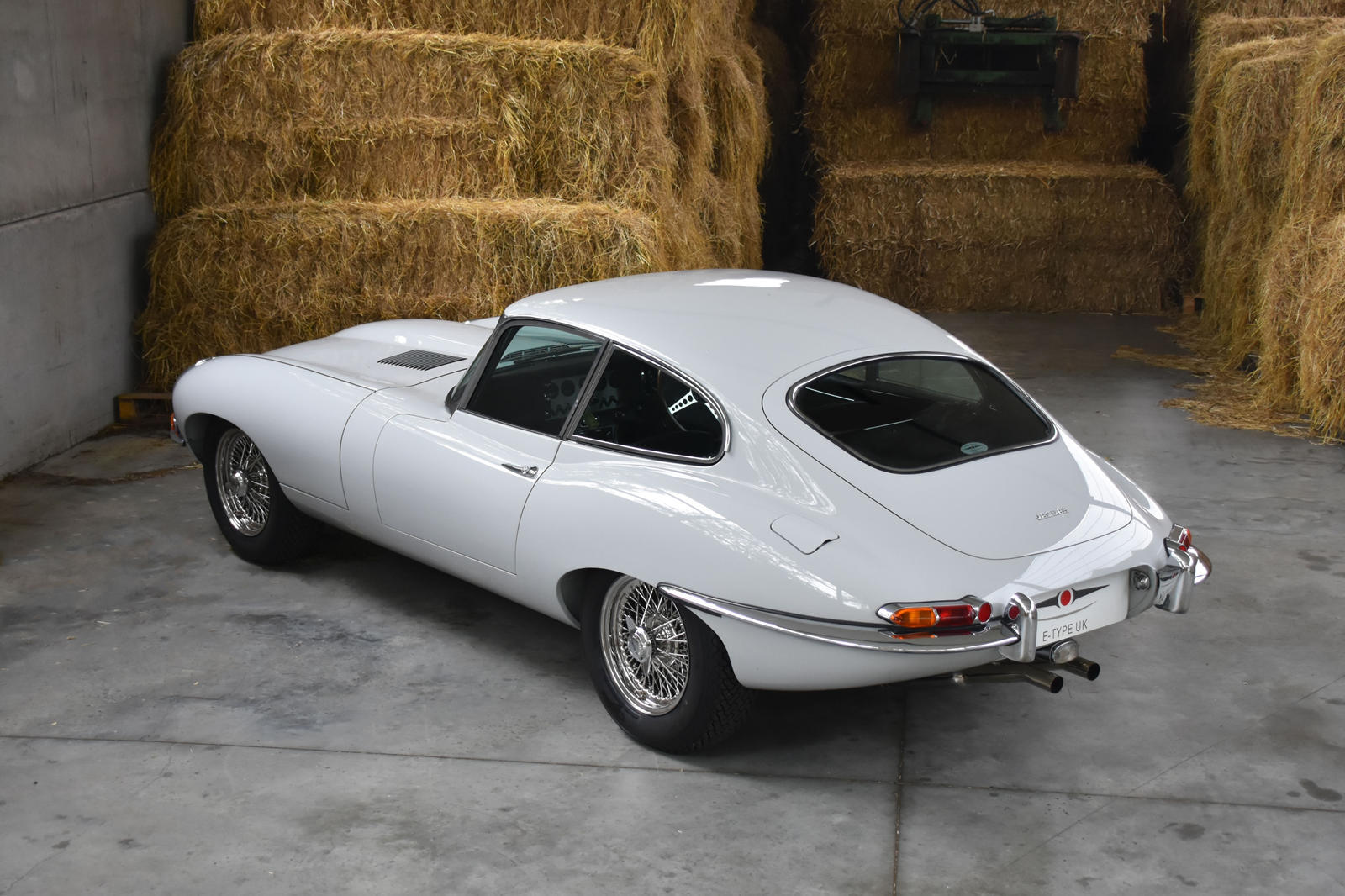 Mất 3.500 giờ phục chế để xe cổ Jaguar 60 năm tuổi đẹp như mới