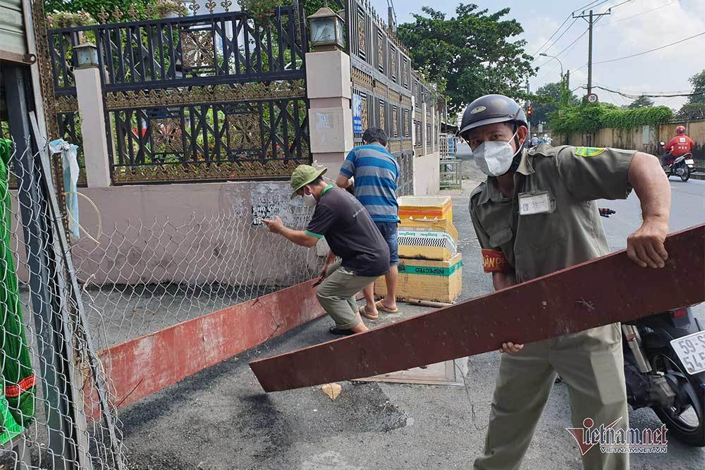 Chống dịch còn là chống kiệt quệ