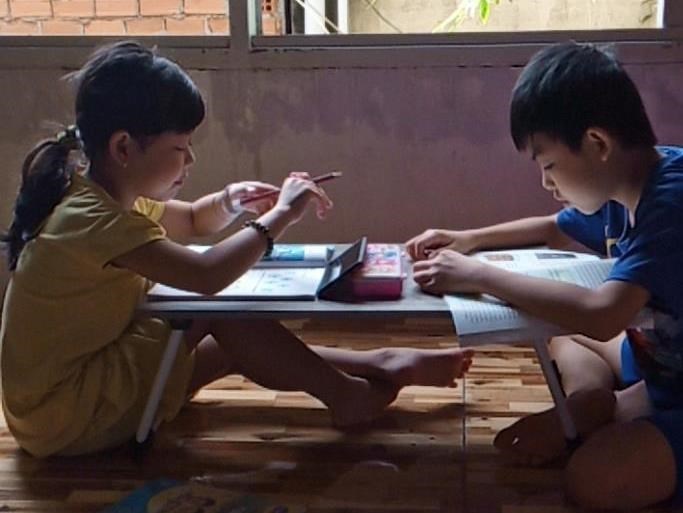 Những đứa trẻ không có mặt trong lớp học online và nỗi lo của cô giáo Sài Gòn