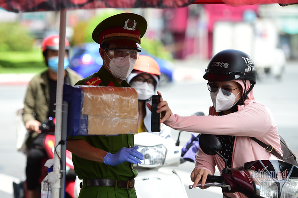 Sau 30/9 người ở TP.HCM đi xe cá nhân vẫn không được tự do ra tỉnh ngoài