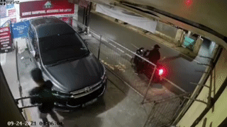 Chỉ trong 5 giây, xe Toyota bị trộm vặt mất 2 gương chiếu hậu
