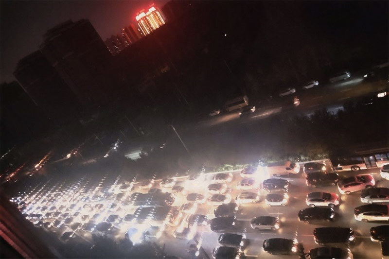 Cuộc sống trong bóng tối của người dân khi Trung Quốc khủng hoảng điện
