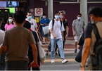 Dân Hong Kong hoảng loạn gom hàng, Singapore mở cửa du lịch