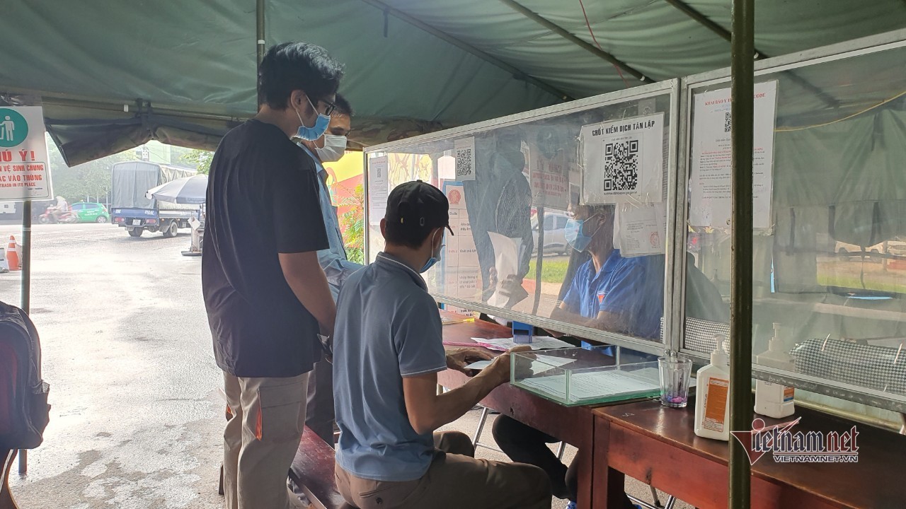 Thái Nguyên cho người từ vùng xanh sử dụng test nhanh ra vào tỉnh từ 1/10