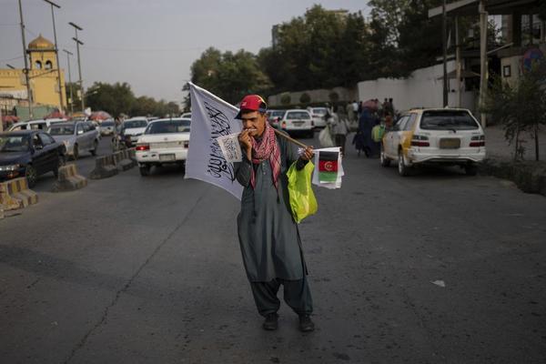Taliban chiếm nhà dân