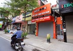 Tấm biển đỏ  với cụm từ này đang xuất hiện dày đặc trên phố Hà Nội
