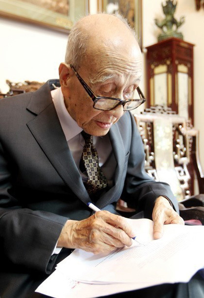 Professor, cultural researcher Vu Khieu passed away, aged 105