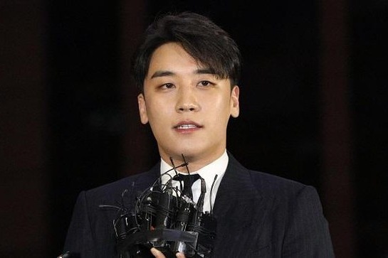 Vướng bê bối, Seungri Big Bang bị hoãn xuất ngũ