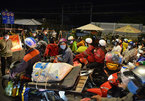 Migrant workers crowd HCM City's gateways in attempt to leave, even as city relaxes lockdown