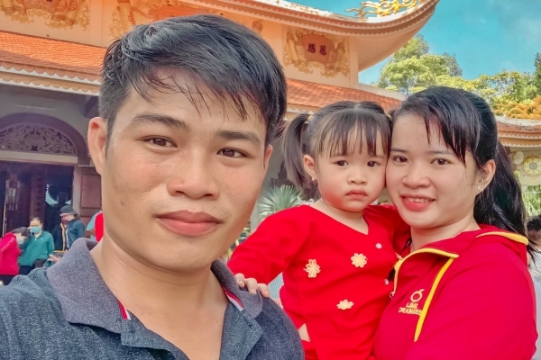 Bác sĩ theo xe chống dịch, con vừa khóc vừa gọi: Ba ơi đừng đi