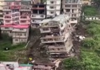 Khoảnh khắc tòa nhà 8 tầng ở Ấn Độ đổ sập trong nháy mắt