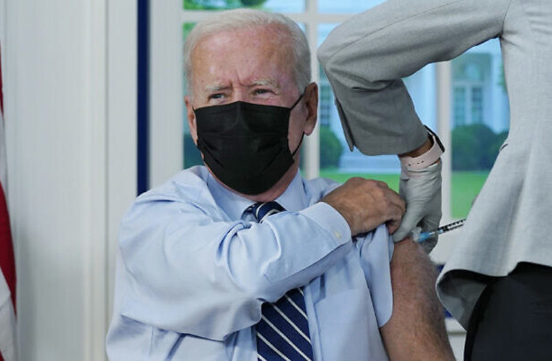 Mỹ vượt 700.000 người tử vong vì Covid-19, ông Biden kêu gọi dân tiêm vắc xin