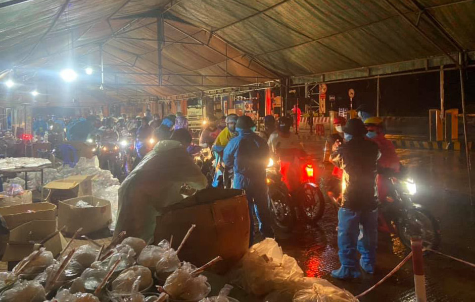 Hơn 10.000 công dân về Tây Nguyên và miền Trung, CSGT xuyên đêm dẫn đường
