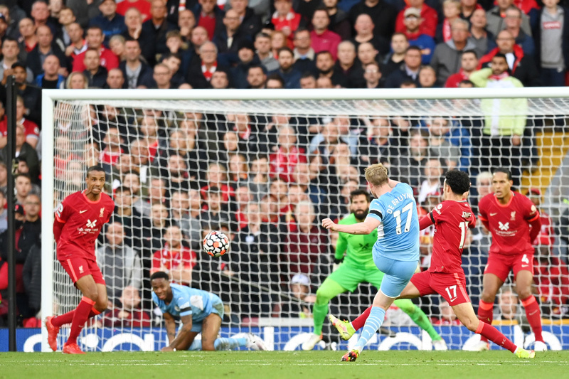 Liverpool cưa điểm Man City sau màn rượt đuổi hấp dẫn