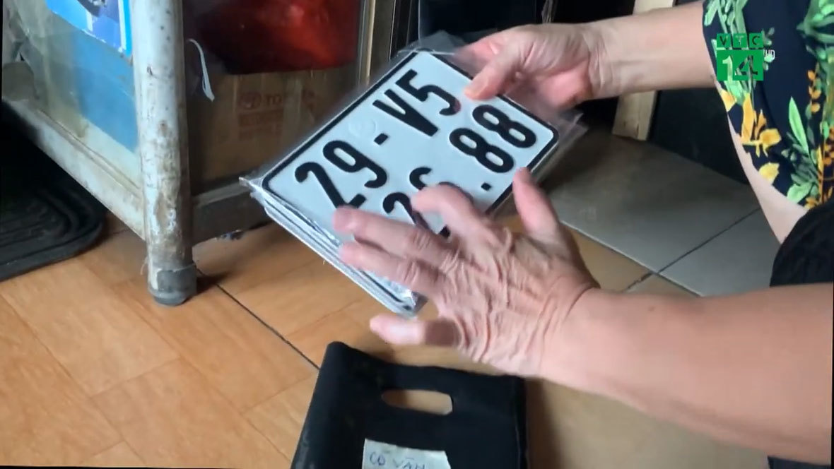 Mua bán biển số xe giả dễ như mua rau