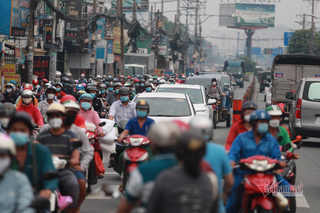 TP.HCM nhộn nhịp ngày đầu tuần 'bình  thường mới'