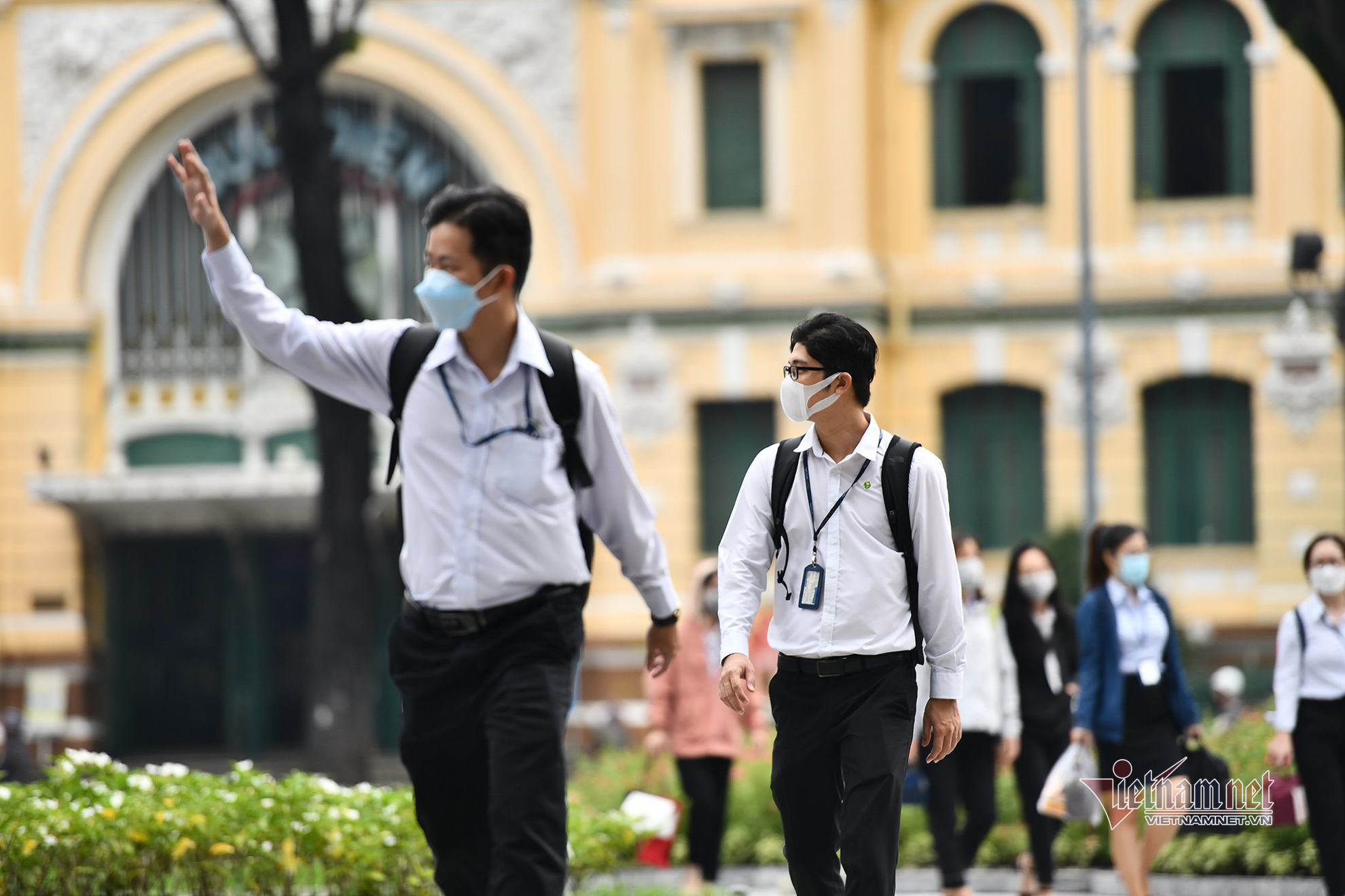 TP.HCM nhộn nhịp ngày đầu tuần 'bình thường mới'