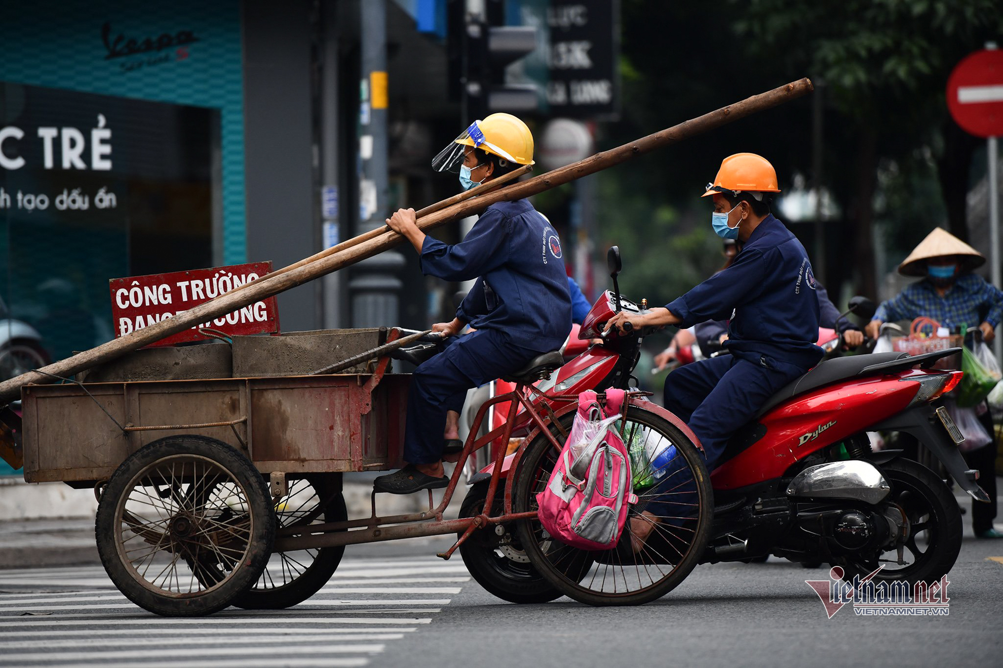 TP.HCM nhộn nhịp ngày đầu tuần 'bình thường mới'