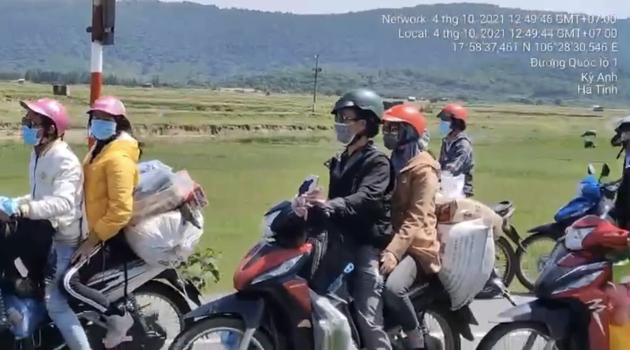 Cảnh sát dẫn đường cho 600 người đi xe máy từ miền Nam về qua Hà Tĩnh