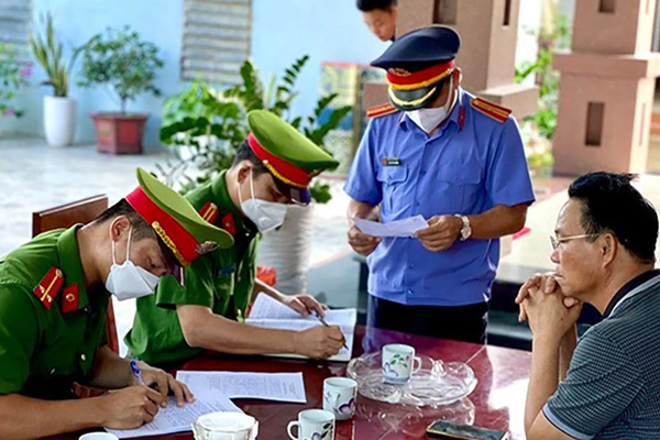 Bắt nguyên chủ tịch, cán bộ địa chính xã ở Nghệ An làm giả hồ sơ đất