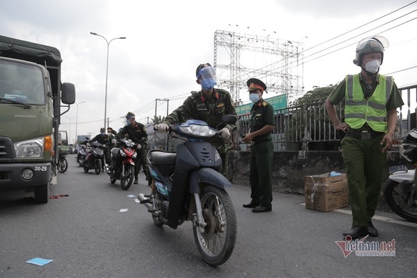 Bộ Tư lệnh TP.HCM hỗ trợ đưa người dân có nguyện vọng về quê