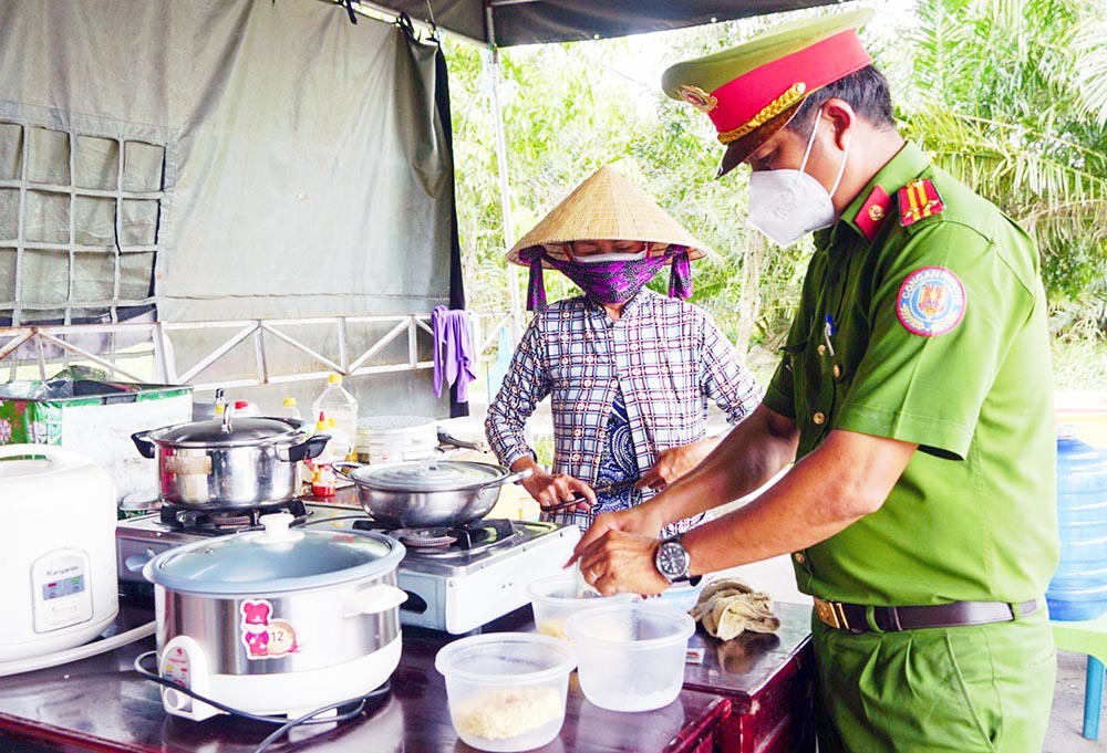 Chủ tịch Cần Thơ: Phải cung cấp đủ lương thực cho người cách ly tại nhà