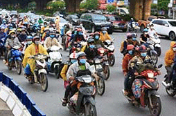 CSGT ngày đêm ứng trực đón người dân về từ phía Nam đi qua Thủ đô