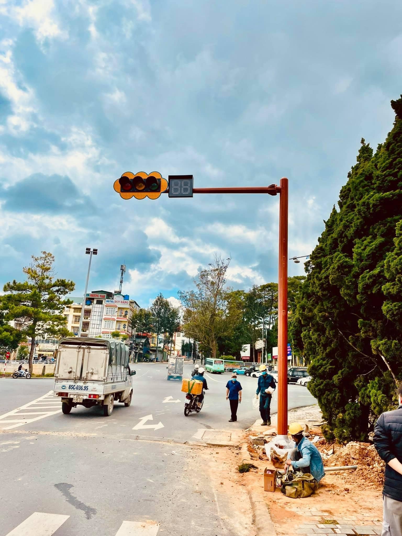 Đèn giao thông độc đáo không chỉ đem lại tính thẩm mỹ cao trong kiến trúc đô thị, mà còn góp phần cải thiện và đảm bảo an toàn giao thông. Hãy cùng khám phá những ý tưởng sáng tạo và độc đáo về hệ thống đèn giao thông trên khắp thế giới.