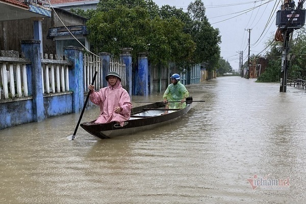 Nguy cơ bão nối đuôi bão, miền Trung đối mặt với thiên tai