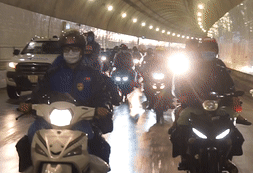 Lần đầu tiên hầm Hải Vân mở cho người dân đi xe máy về quê