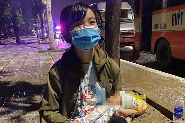 Trải lòng của người mẹ mới sinh con 15 ngày vượt xe máy 1.300 km về quê