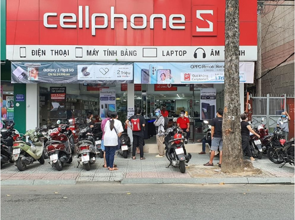 CellphoneS khu vực TP.HCM mở cửa trở lại