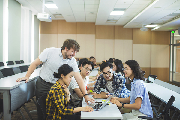 Đại học VinUni phát động cuộc thi Giải bài toán kinh doanh toàn cầu