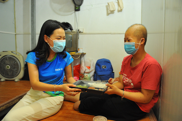 BIDV trao 18.000 suất cơm đến người dân khó khăn Hà Nội
