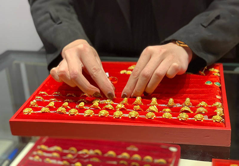 Giá vàng hôm nay 30/10: Giảm nhẹ xuống dưới mốc nhạy cảm