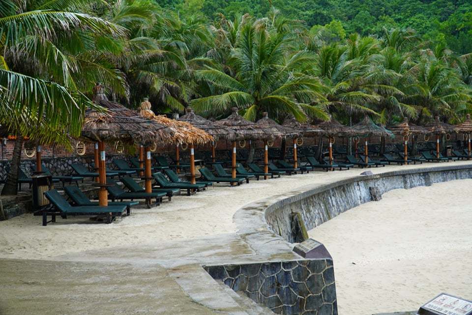 Hơn 700 du khách lo mắc kẹt tại đảo Cát Bà do ảnh hưởng bão số 7
