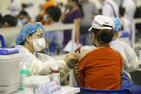 Rapid vaccination and targeted policies key to Vietnam’s endemic growth