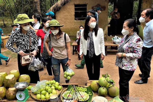 Cycling the Mekong Delta