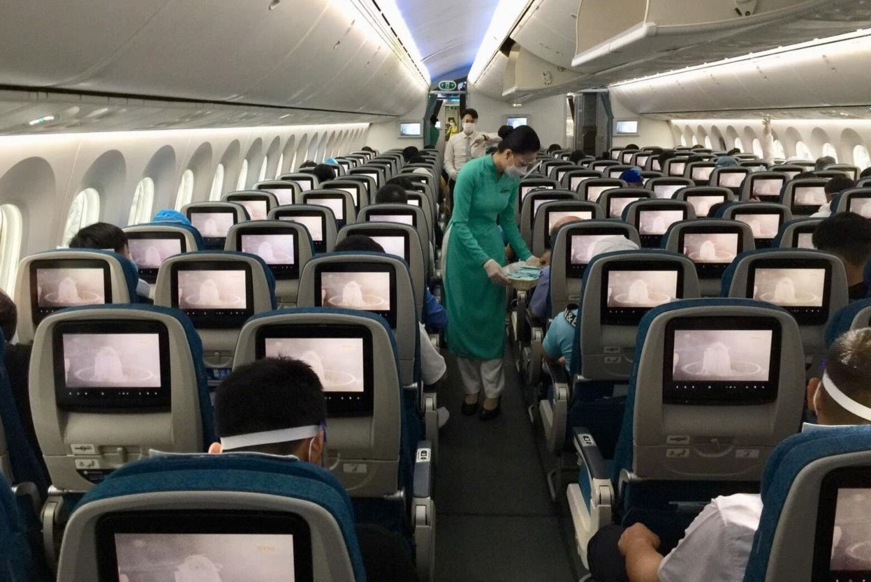 Chuyến bay đầu tiên chở khách từ TP.HCM về Nội Bài sau nới lỏng giãn cách