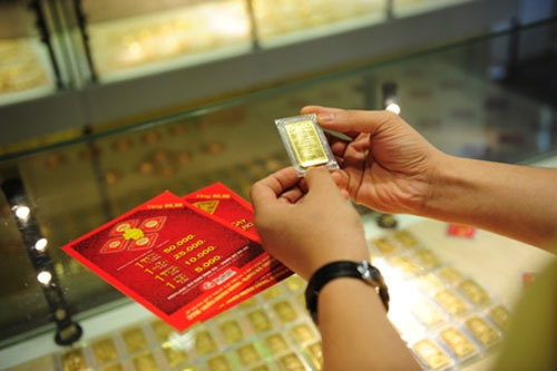 Giá vàng hôm nay 13/10: Dầu lên giá, vàng tăng vọt