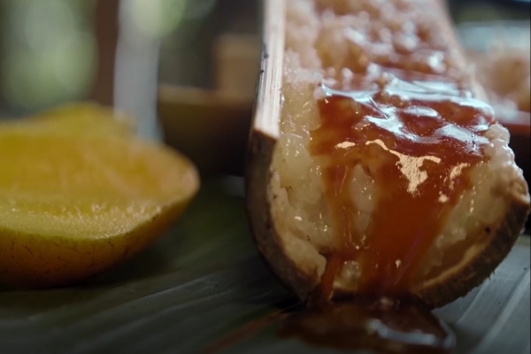Bánh nấu trong ống tre nổi tiếng ở Philippines