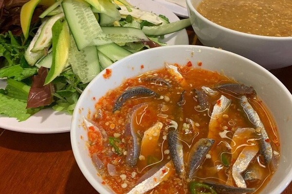 Đặc sản cá trích 'ăn tươi nuốt sống' nổi tiếng ở Đà Nẵng