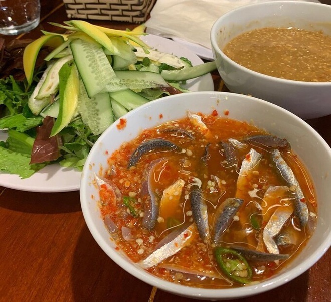 Đặc sản cá trích 'ăn tươi nuốt sống' nổi tiếng ở Đà Nẵng