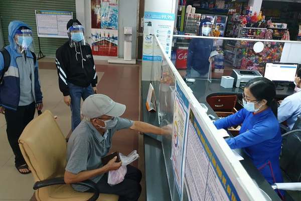 Ga Sài Gòn mở cửa đón khách sau hơn 3 tháng giãn cách xã hội