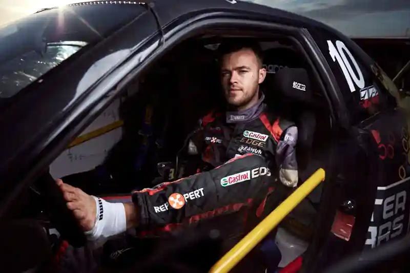 'Siêu anh hùng' đua xe không tay duy nhất thế giới