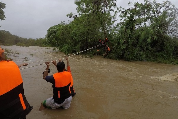 Bão Kompasu càn quét Philippines gây lở đất, lũ lụt