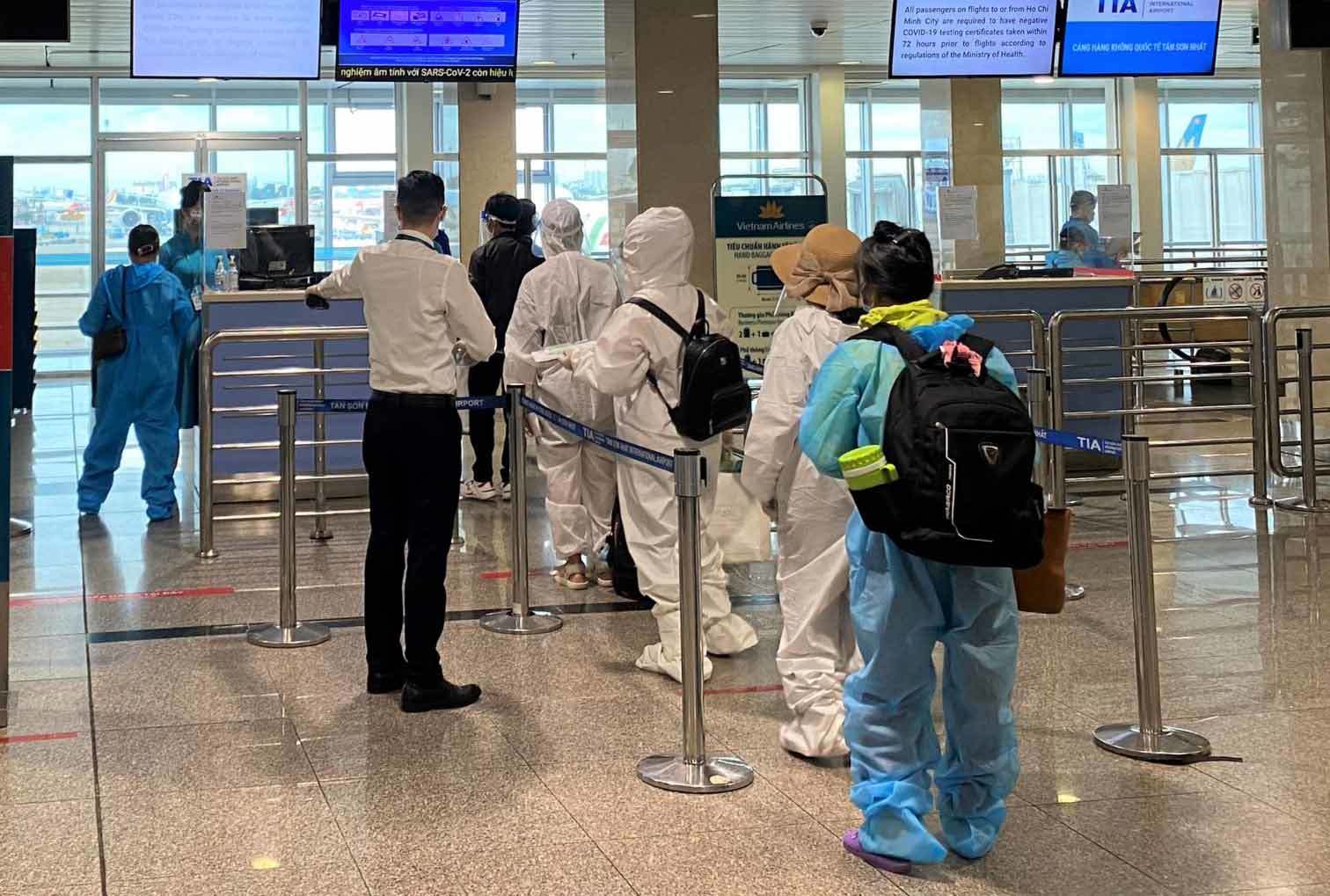 VN Civil Aviation Authority seeks to resolve rapid-test problems for international arrivals