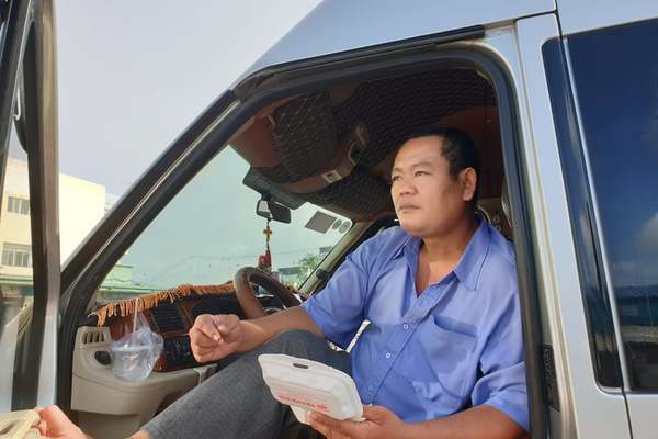 Ngày đầu Bến xe Miền Đông cho chạy liên tỉnh, tài xế nhẫn nại chờ khách