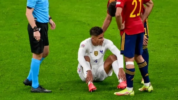 MU xác nhận Varane chấn thương, vắng mặt giai đoạn quan trọng
